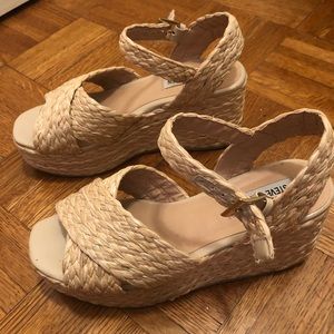 Steve Madden cute straw wedges